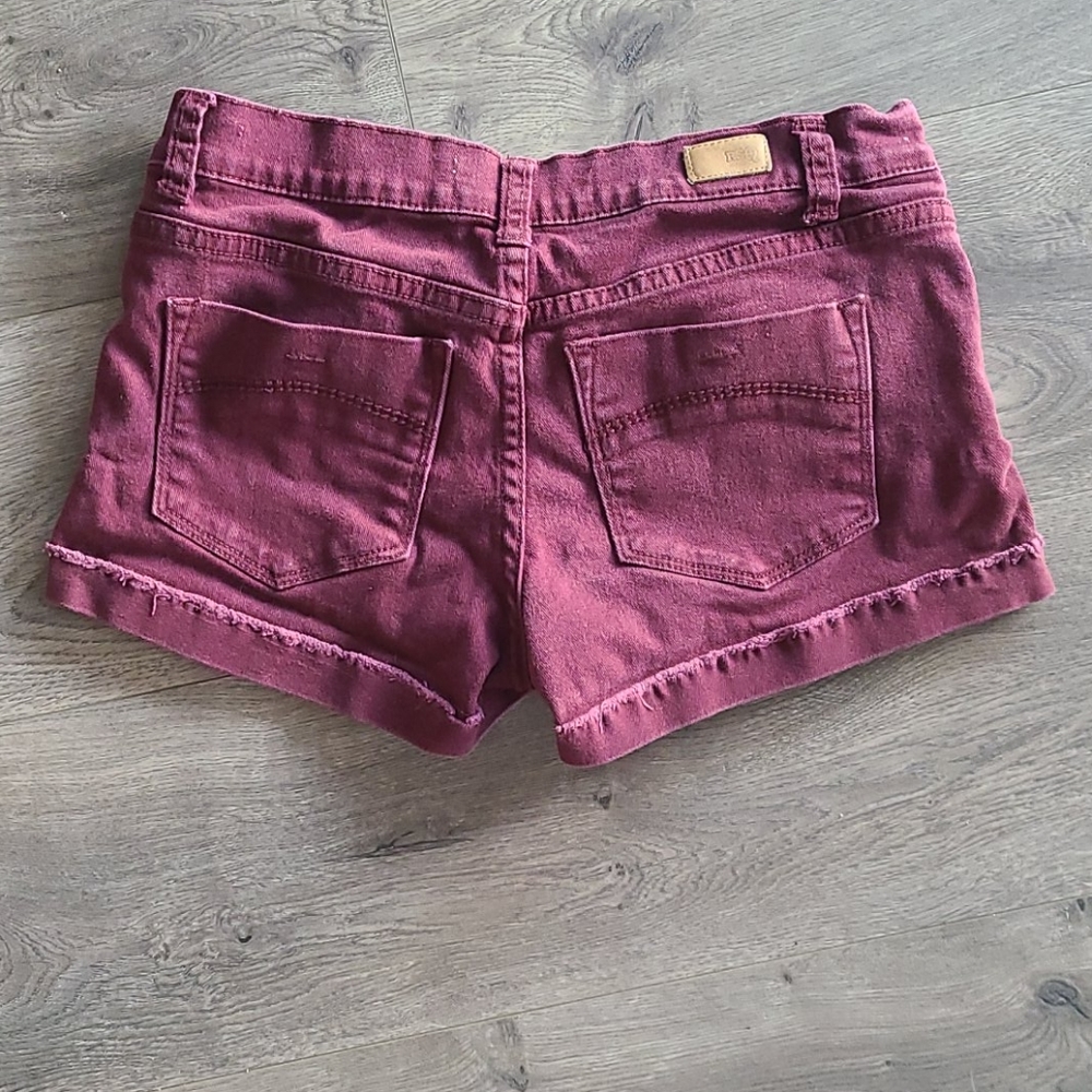 Shorta - Picture 3 of 3